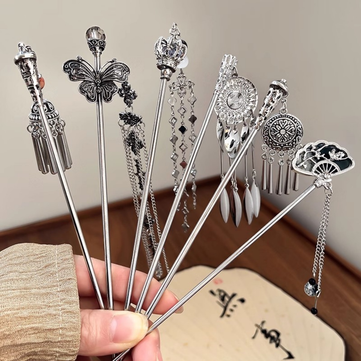 Pearl Hair Pin - Elegant Women's Hairpin โบราณเงินผีเสื้อพู่ผม Vintage สไตล์จีนโลหะเครื่องประดับอุปกรณ์เสริมผม